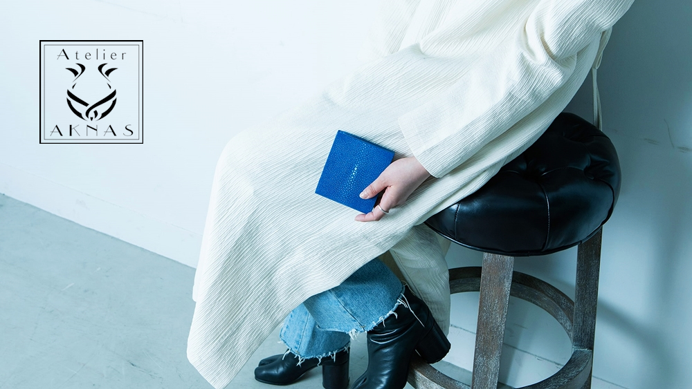 Atelier AKNAS（アトリエ アクナス）ガルーシャ 二つ折り財布 サファイア
