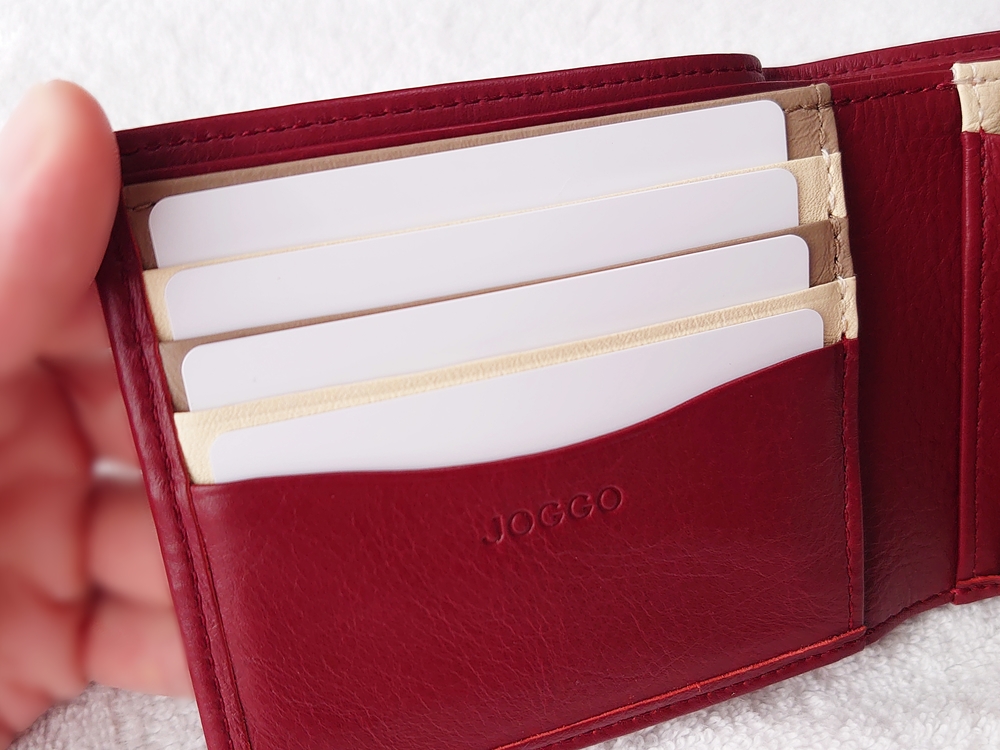 2つ折り財布（小銭入れ付き）ダークレッド レビュー JOGGO（ジョッゴ） カードポケット 使用例②