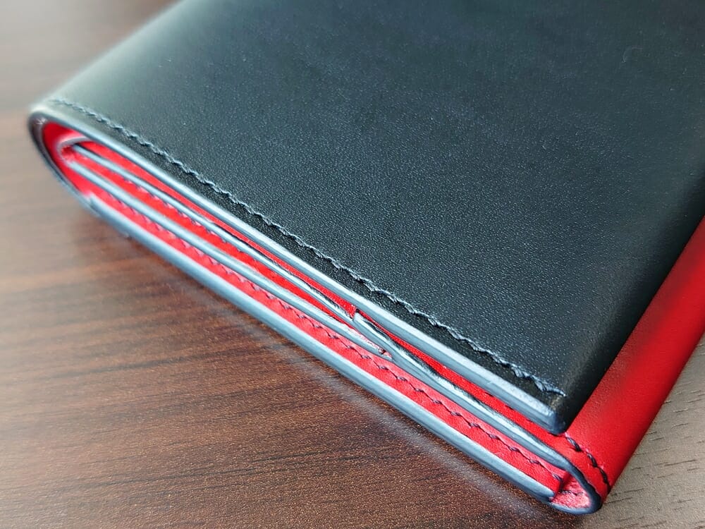 リスシオ ショート財布「Black x Red」NIBUR（ニブール）Mens Leather Store（メンズレザーストア）ステッチ 縫い目 仕上げ 2