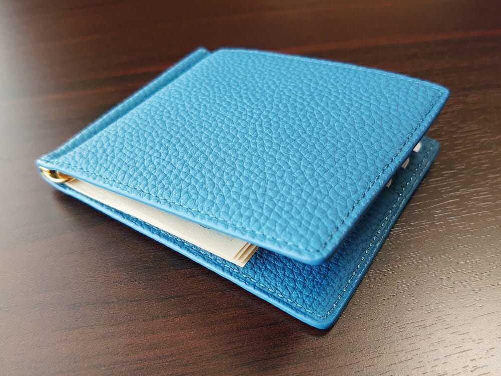 シュランケンカーフ マネークリップ（Blue）CIMABUE（チマブエ）Mens Leather Store（メンズレザーストア）カードと紙幣を入れた財布の厚み 1