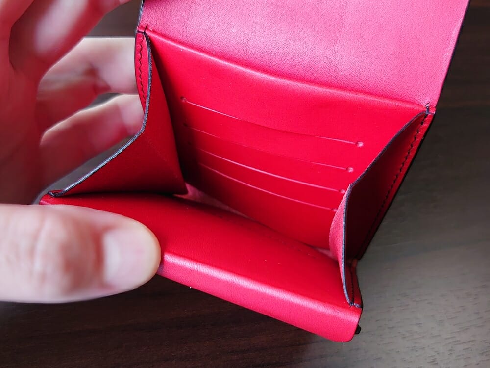 リスシオ ショート財布「Black x Red」NIBUR（ニブール）Mens Leather Store（メンズレザーストア）マルチポケット カード入れ前面