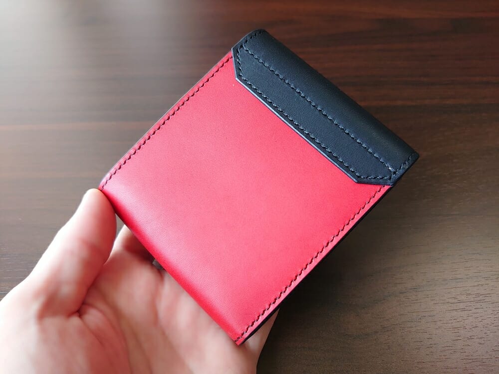 リスシオ ショート財布「Black x Red」NIBUR（ニブール）Mens Leather Store（メンズレザーストア）財布 外装 裏面 内装色
