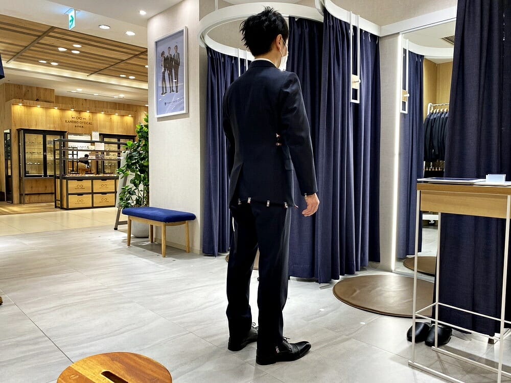 FABRIC TOKYO(ファブリックトウキョウ) 採寸 ジャケットをクリップで理想のシルエットに調整