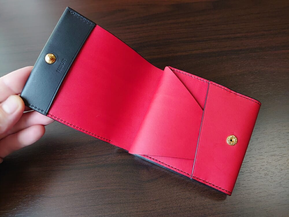 リスシオ ショート財布「Black x Red」NIBUR（ニブール）Mens Leather Store（メンズレザーストア）財布 内装