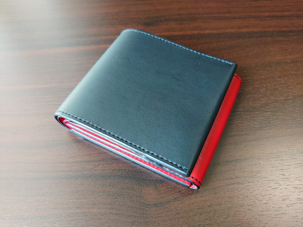 リスシオ ショート財布「Black x Red」NIBUR（ニブール）Mens Leather Store（メンズレザーストア）財布 外装