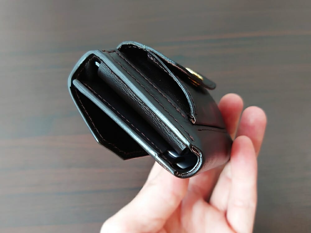 LIFE POCKET（ライフポケット）MiniWallet3 ミニウォレット3 espresso エスプレッソ 使い勝手 収納後の財布の厚み4