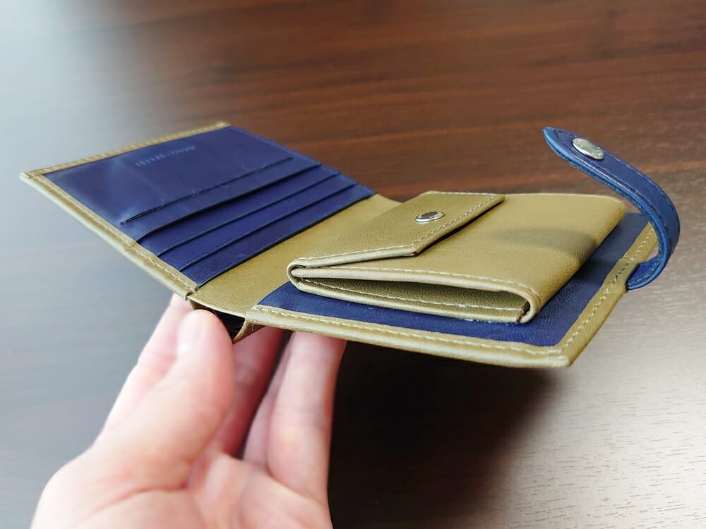 JOGGO（ジョッゴ）ENISHI 2つ折り財布 姫路レザー（グリーン、ブルー）内装 見開き デザイン カラー 斜めから