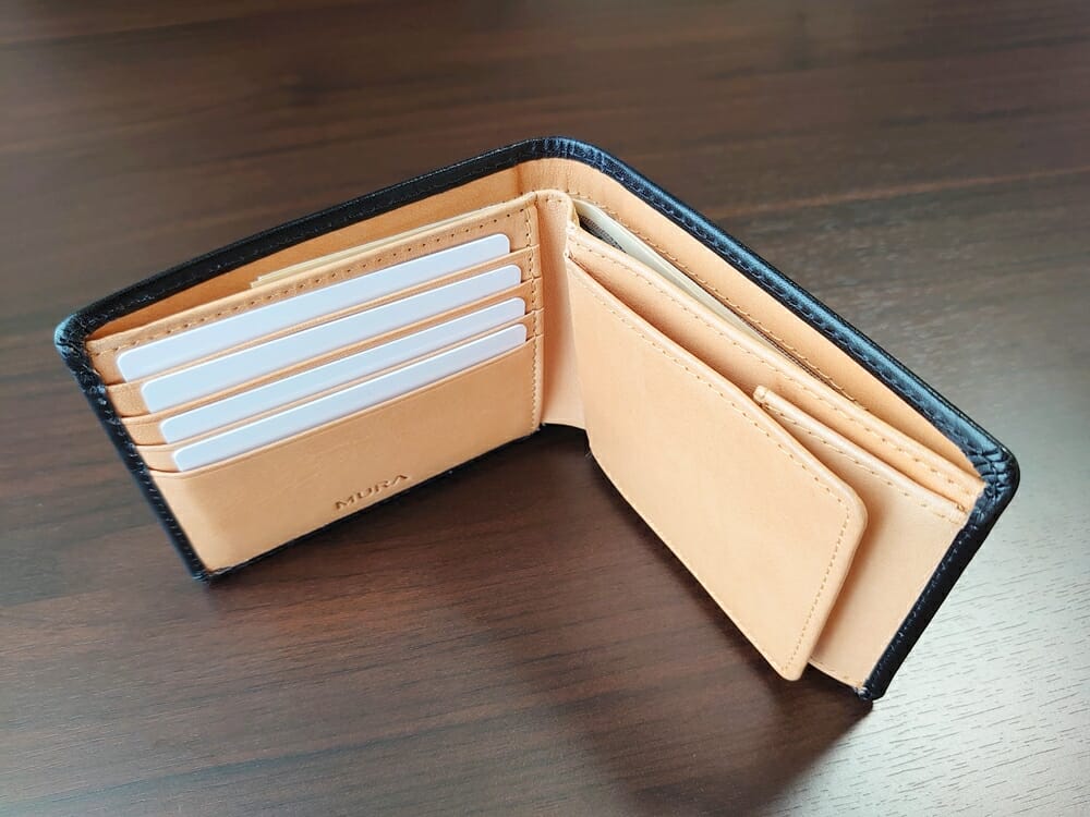 二つ折り財布 st-819 イタリアンレザー（フルグレイン）スキミング防止機能付 MURA（ムラ）お金とカードを入れた状態
