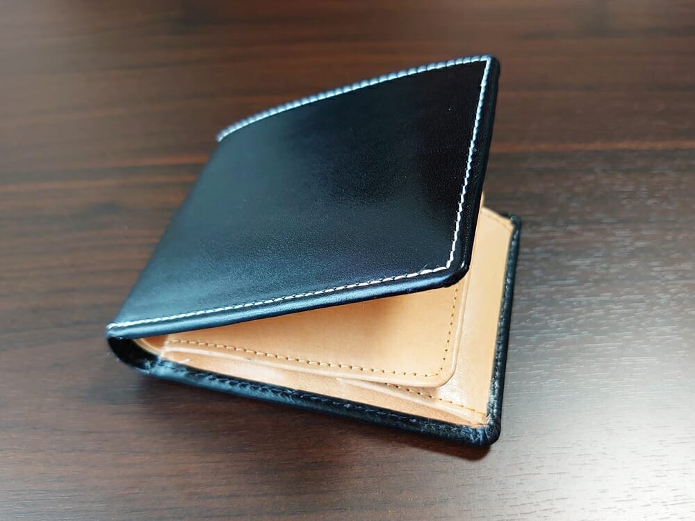 二つ折り財布 st-819 イタリアンレザー（フルグレイン）スキミング防止機能付 MURA（ムラ）中身を入れた財布の厚み