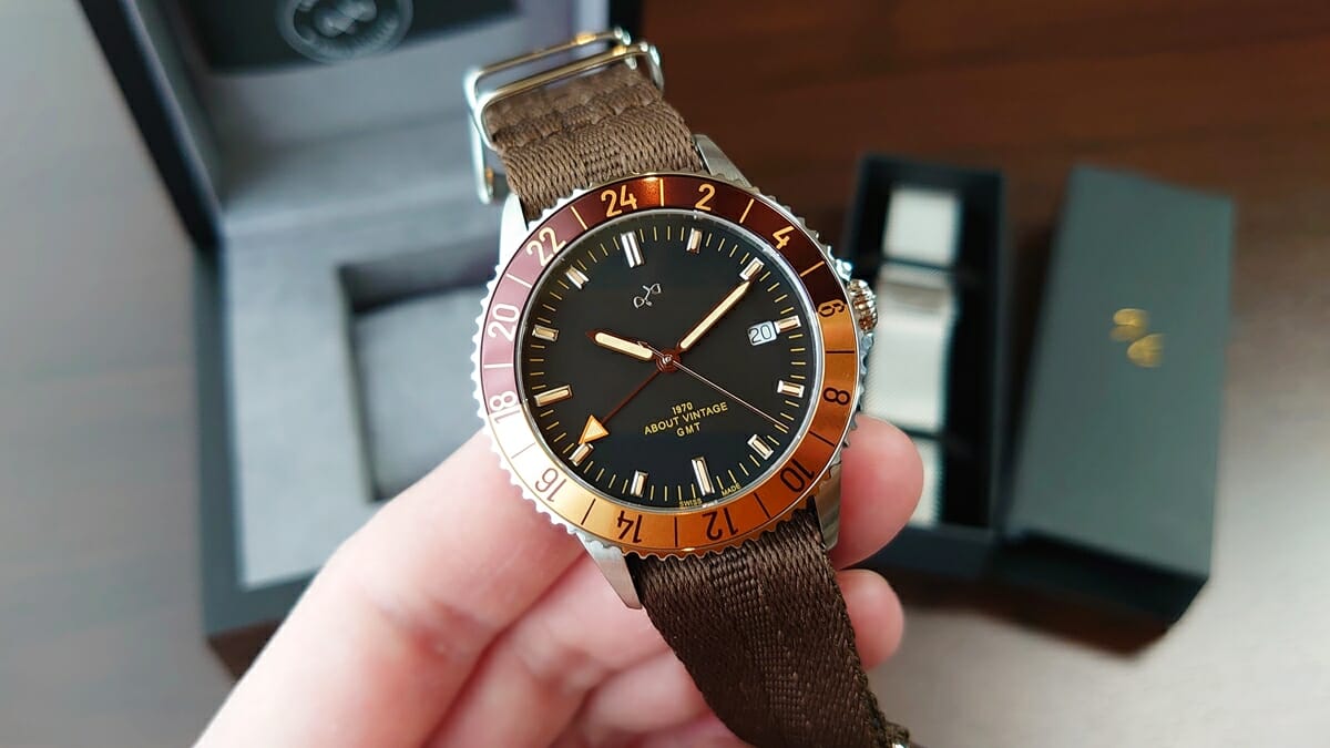 About Vintage（アバウトヴィンテージ）1970 GMT Automatic BURGUNDY EDITION 40mm スイス製 機械式ムーブメント GMTウォッチ レビュー カスタムファッションマガジ