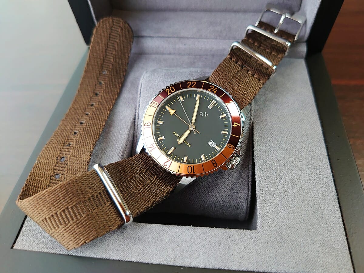 About Vintage（アバウトヴィンテージ）1970 GMT Automatic BURGUNDY EDITION 40mm スイス製 機械式ムーブメント NATOベルト デザイン4