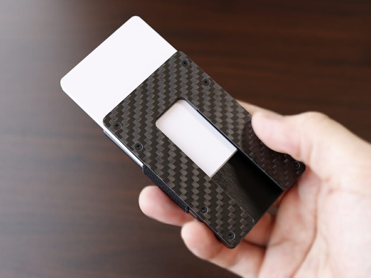 REQFUL1.1 カーボン REQFUL（レキュフル）財布レビュー カード入れの使い心地3