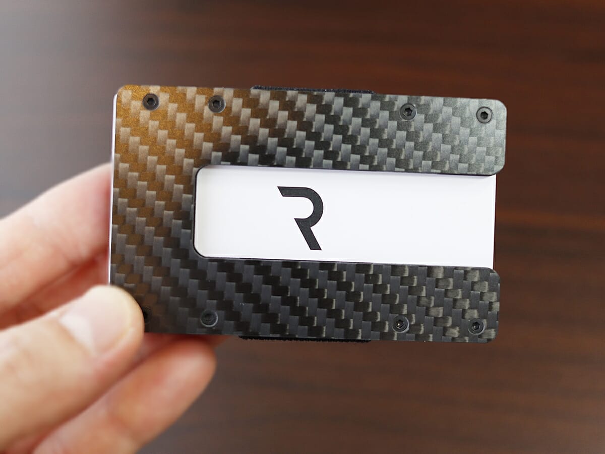 REQFUL1.1 カーボン REQFUL（レキュフル）財布レビュー 収納具合と財布の厚み1