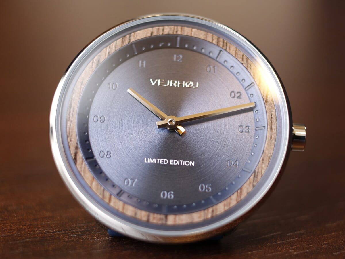 Limited Edition Petite OASIS Blue 34mm 天然クルミ材 腕時計レビュー VEJRHOJ（ヴェアホイ）ダイアル デザイン8