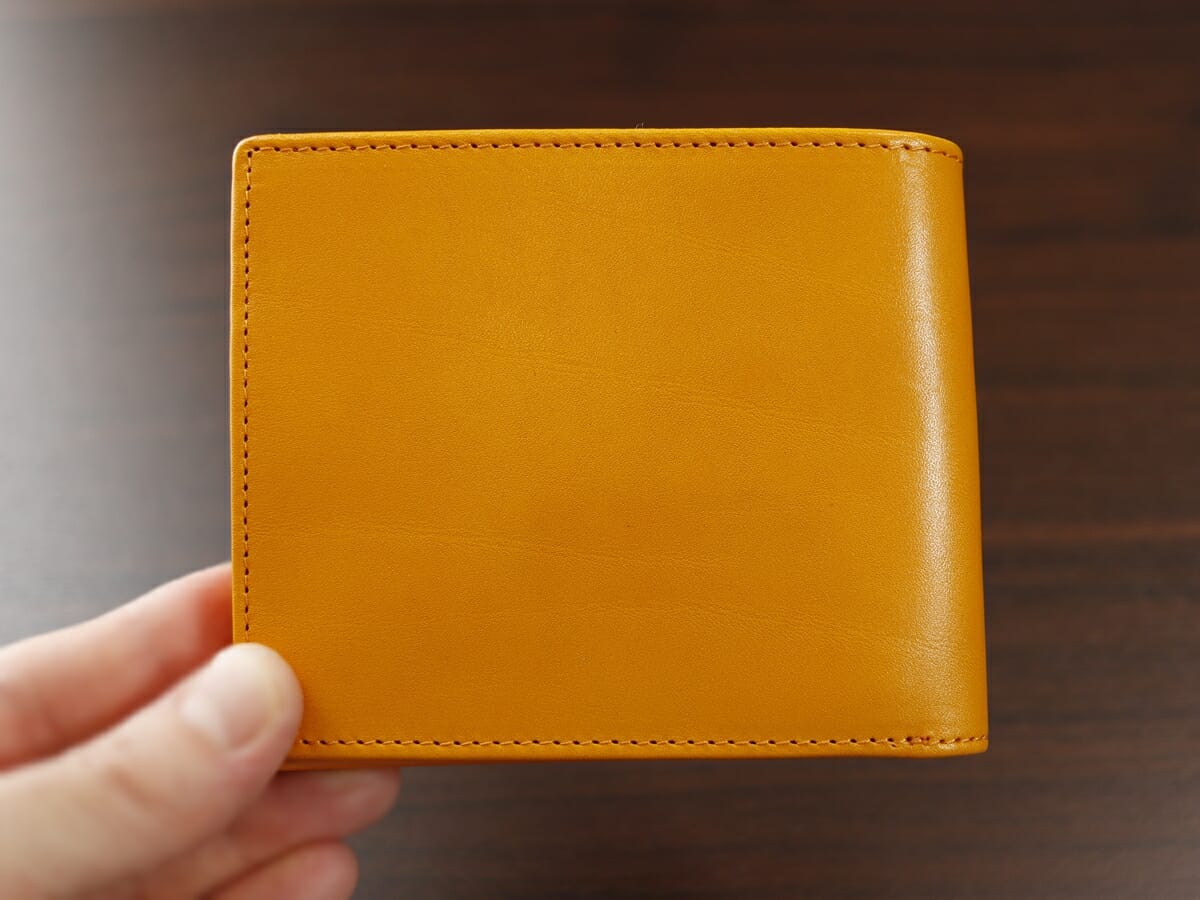 イタリアンレザー 二つ折り財布 LIAM（リアム）ILW3 レトロキャメル BLUE SINCERE（ブルーシンシア）財布レビュー レザーの質感 外装デザイン3