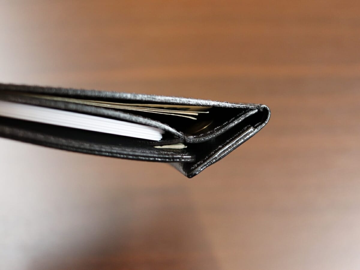 薄い財布 abrAsus アブラサス SUPERCLASSIC スーパークラシック 薄型二つ折り財布 メンズ レビュー お金とカードを入れて閉じた状態4