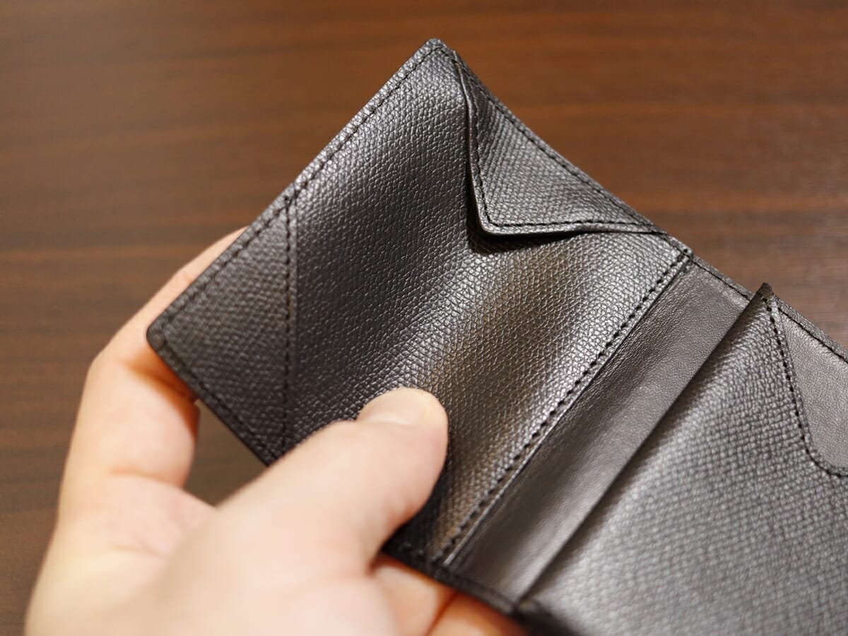 薄い財布 abrAsus アブラサス SUPERCLASSIC スーパークラシック 薄型二つ折り財布 メンズ レビュー財布の硬さ1
