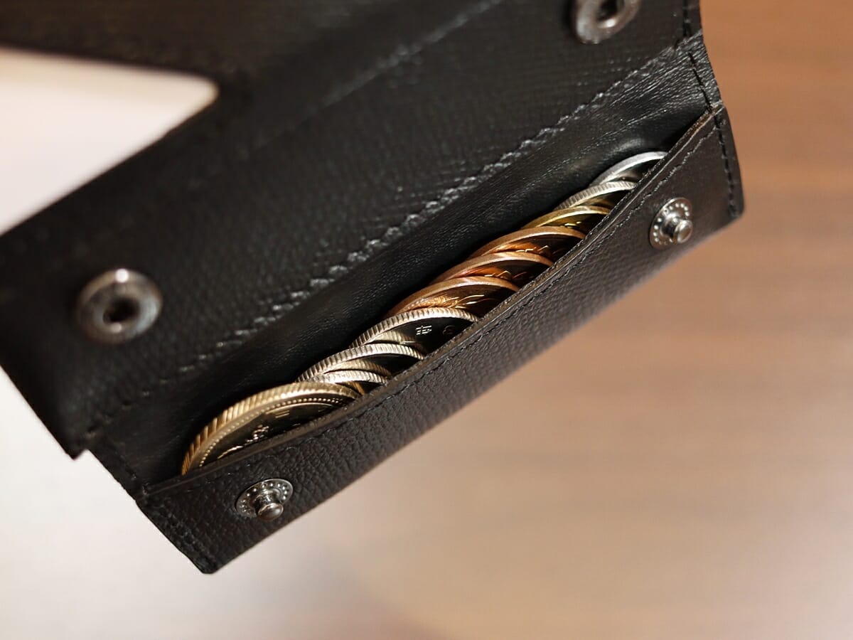 薄い財布 abrAsus アブラサス SUPERCLASSIC スーパークラシック 薄型二つ折り財布 メンズ レビュー お金とカードを入れて閉じた状態 小銭の入れ方