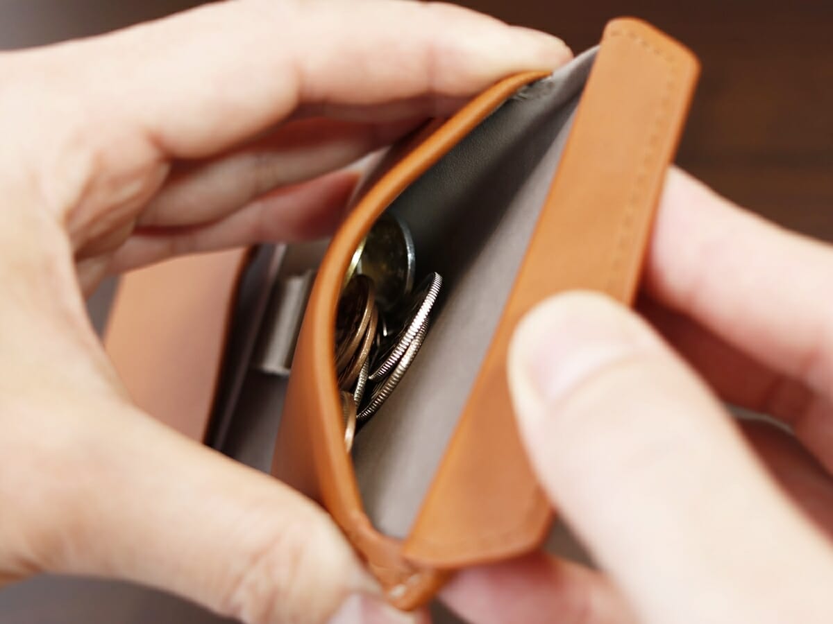 Coin Wallet（コインウォレット）小銭入れ付き薄型二つ折り財布 bellroy（ベルロイ）財布レビュー 使い心地 小銭入れ1