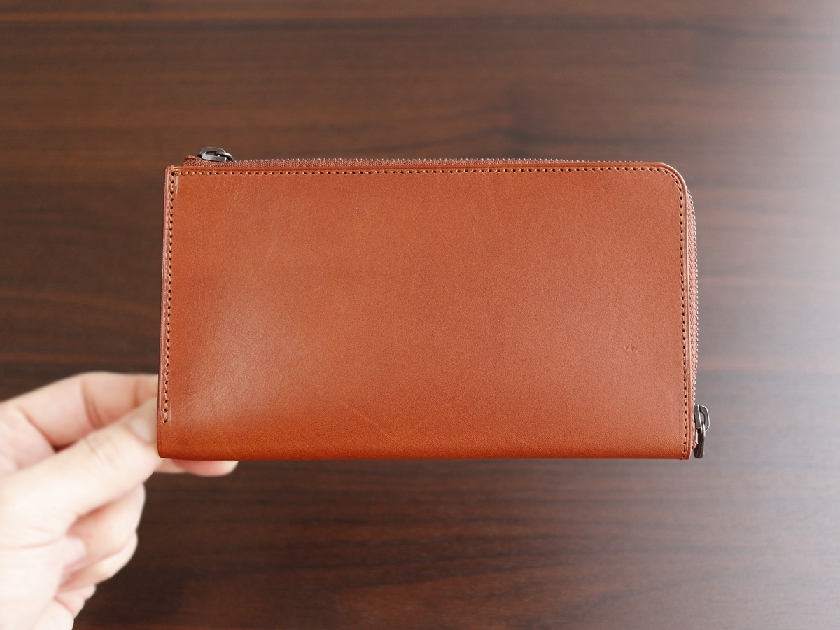 小さな薄い長財布 Hitoe L-zip L -Liscio- SYRINX（シュリンクス）財布レビュー 外装デザイン 牛革 質感 仕立て コバ1