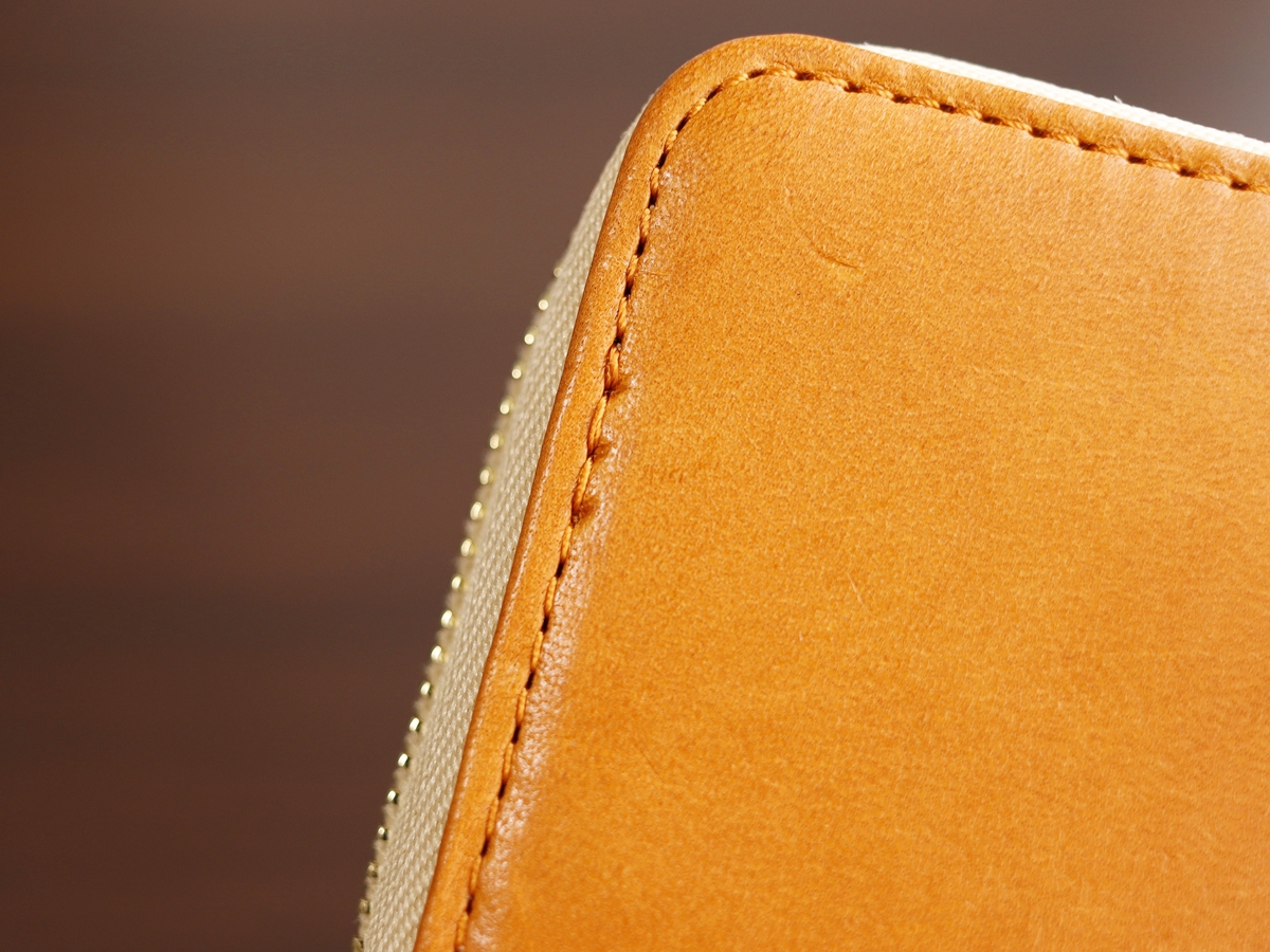 BELLVO（ヴェルボ）SATTO（サット）ラウンドファスナー ミニ財布 レビュー 外装デザイン 栃木レザー 牛革 質感 仕立て ファスナー10
