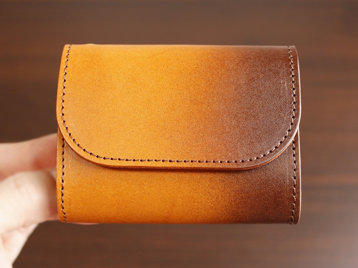 COTOCUL（コトカル）ぼかし染め ミニ財布 kcti0002 小さい財布 レビュー 外装デザイン 牛革 質感 仕立て1