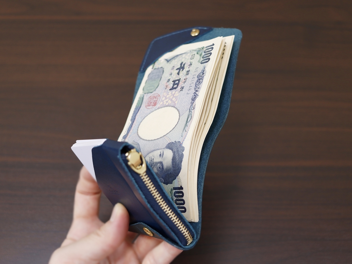 moku（モク）小さく薄い財布Saku Ver.2 com-ono（コモノ）薄い財布 Slim-005pb 財布の比較レビュー 札スペース4