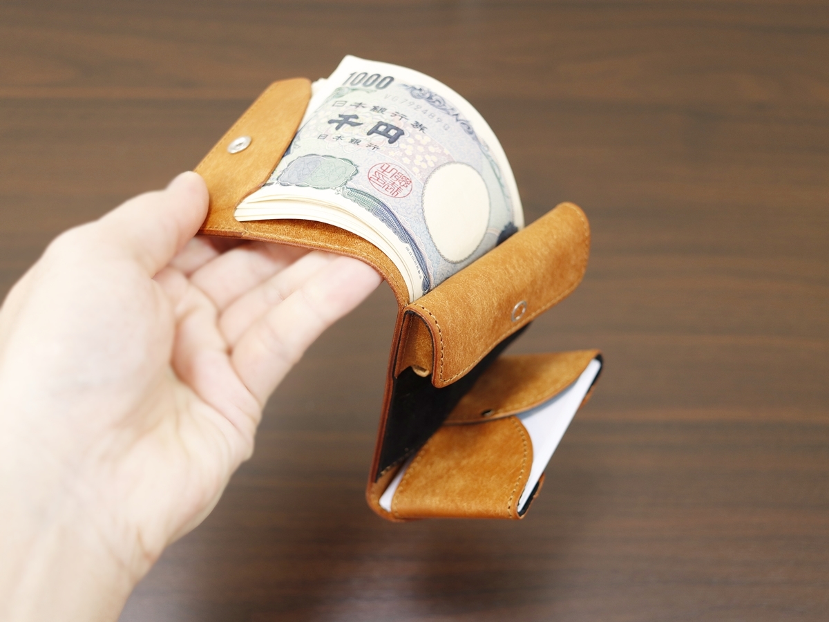 moku（モク）小さく薄い財布Saku Ver.2 com-ono（コモノ）薄い財布 Slim-005pb 財布の比較レビュー 札スペース8