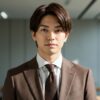 ブラウンスーツを着用した男性